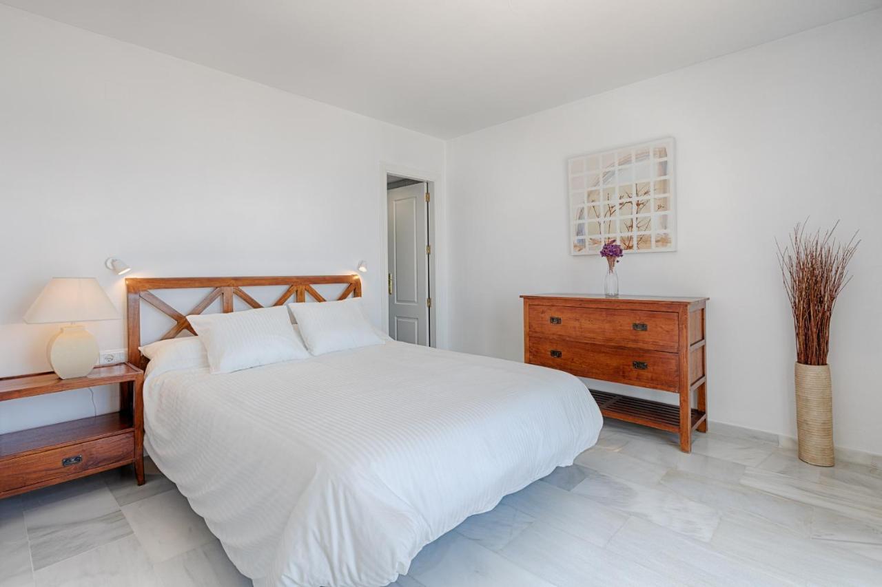 Front Sea View Apartment Estepona Eksteriør billede